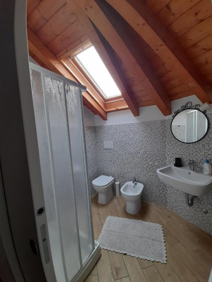 A Casa Di Sole Apartment Арезе Екстериор снимка