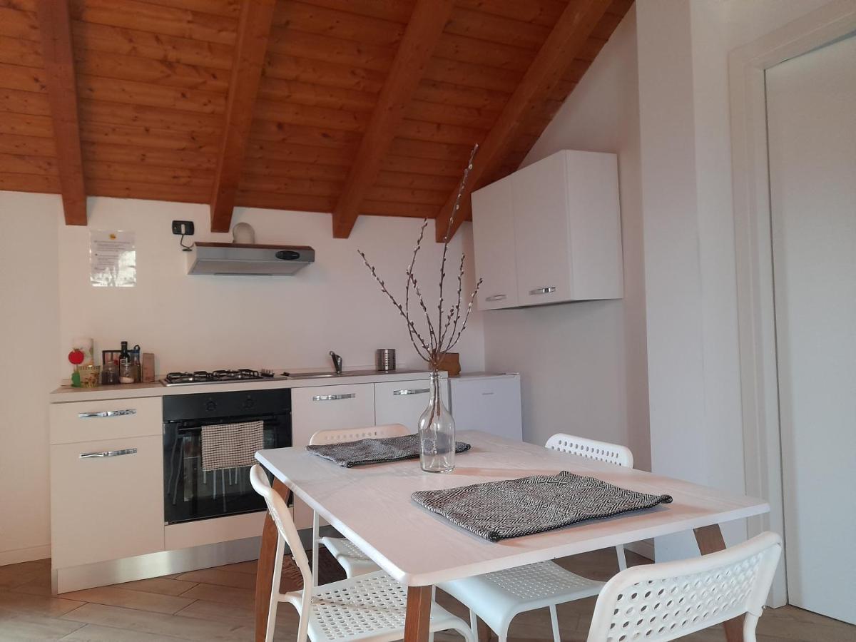 A Casa Di Sole Apartment Арезе Екстериор снимка