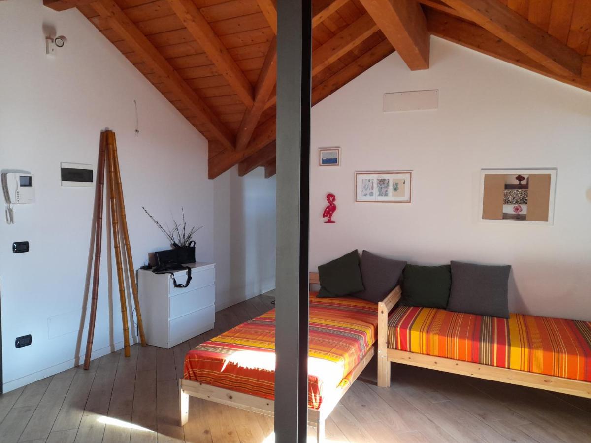 A Casa Di Sole Apartment Арезе Екстериор снимка