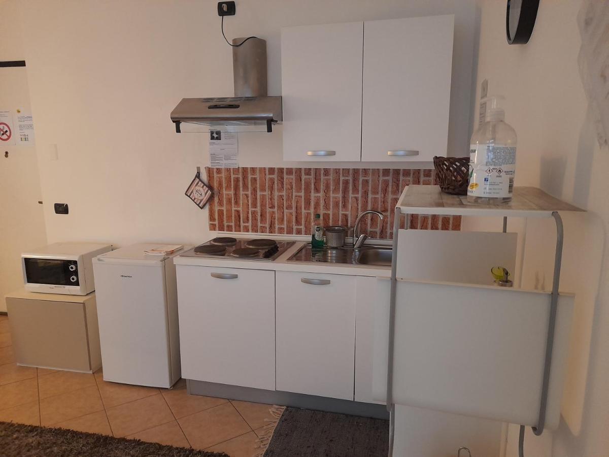 A Casa Di Sole Apartment Арезе Екстериор снимка
