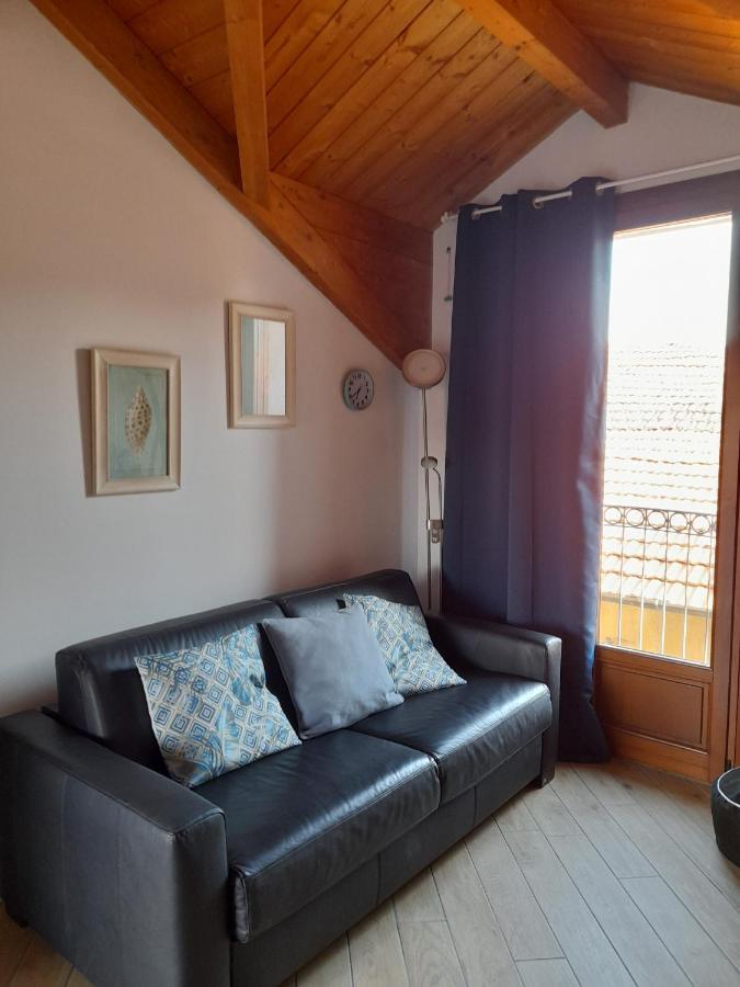 A Casa Di Sole Apartment Арезе Екстериор снимка