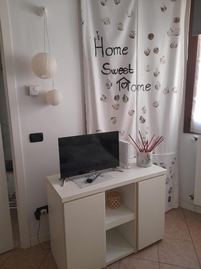 A Casa Di Sole Apartment Арезе Екстериор снимка
