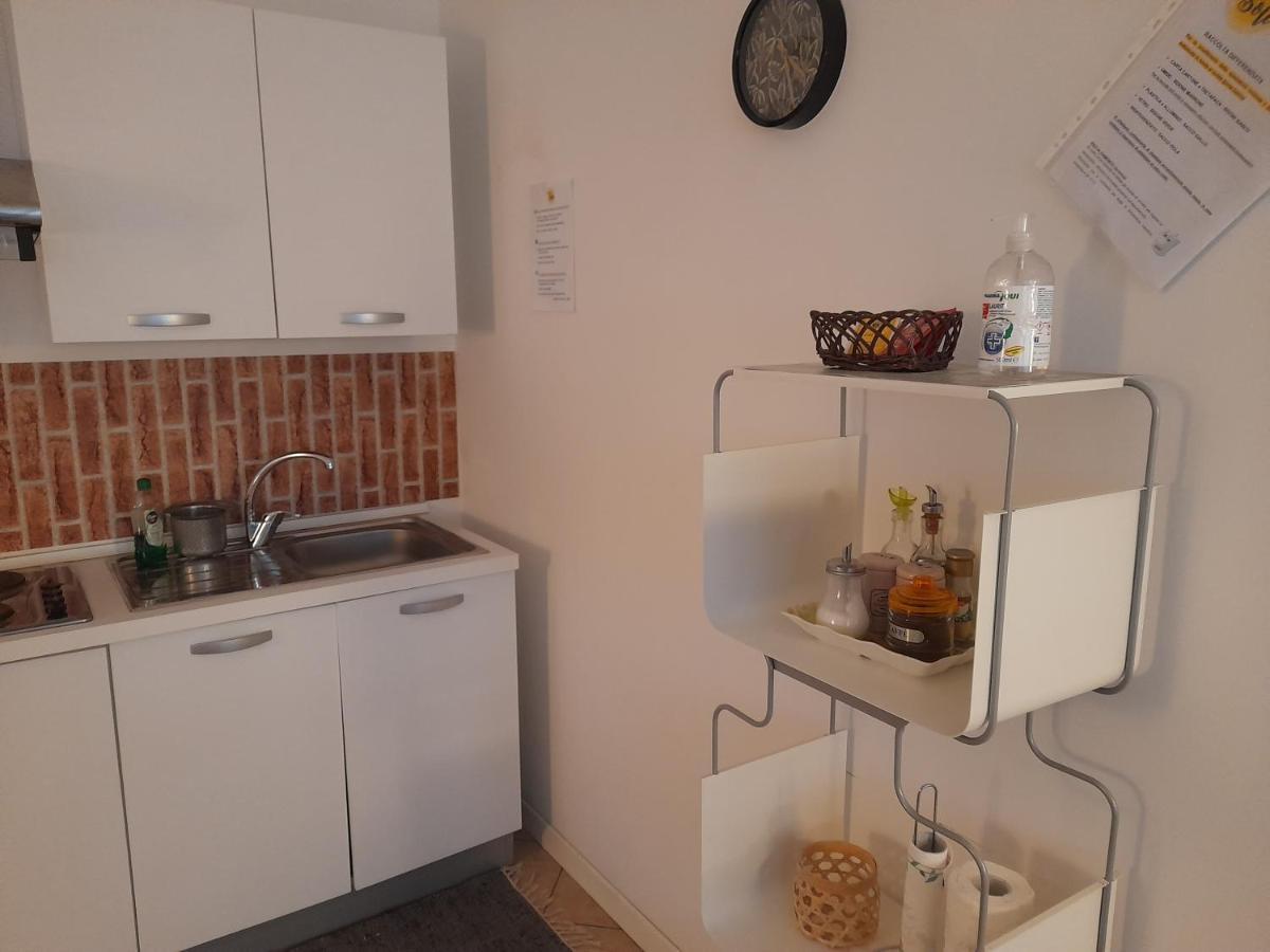 A Casa Di Sole Apartment Арезе Екстериор снимка