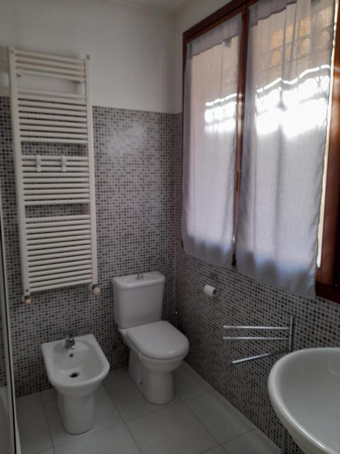 A Casa Di Sole Apartment Арезе Екстериор снимка