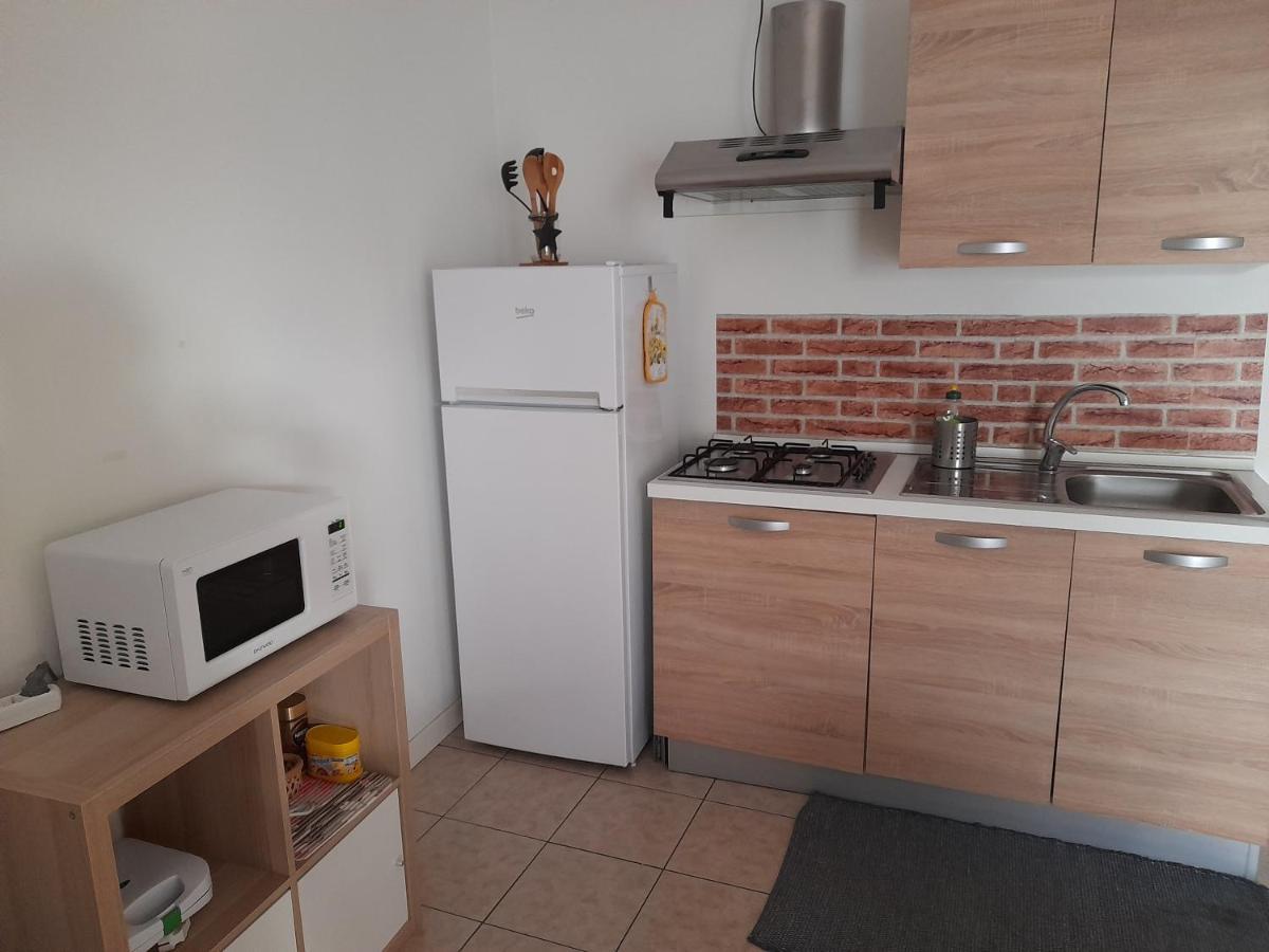 A Casa Di Sole Apartment Арезе Екстериор снимка