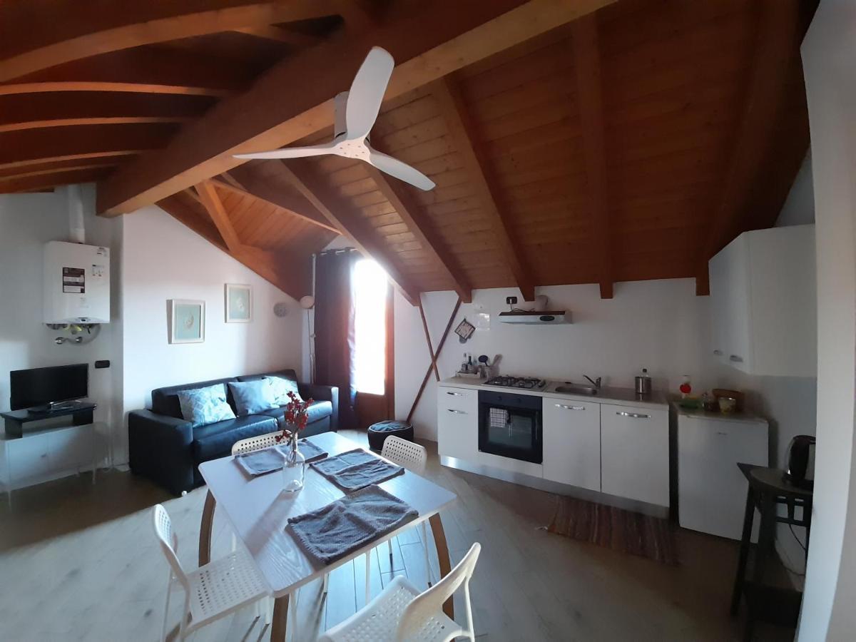 A Casa Di Sole Apartment Арезе Екстериор снимка