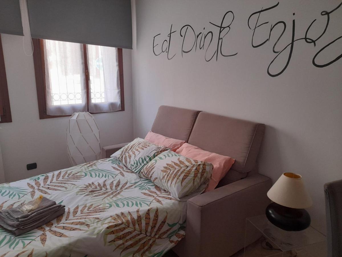 A Casa Di Sole Apartment Арезе Екстериор снимка