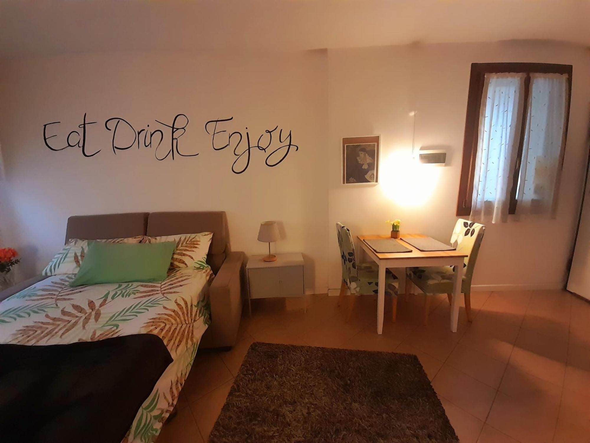A Casa Di Sole Apartment Арезе Екстериор снимка