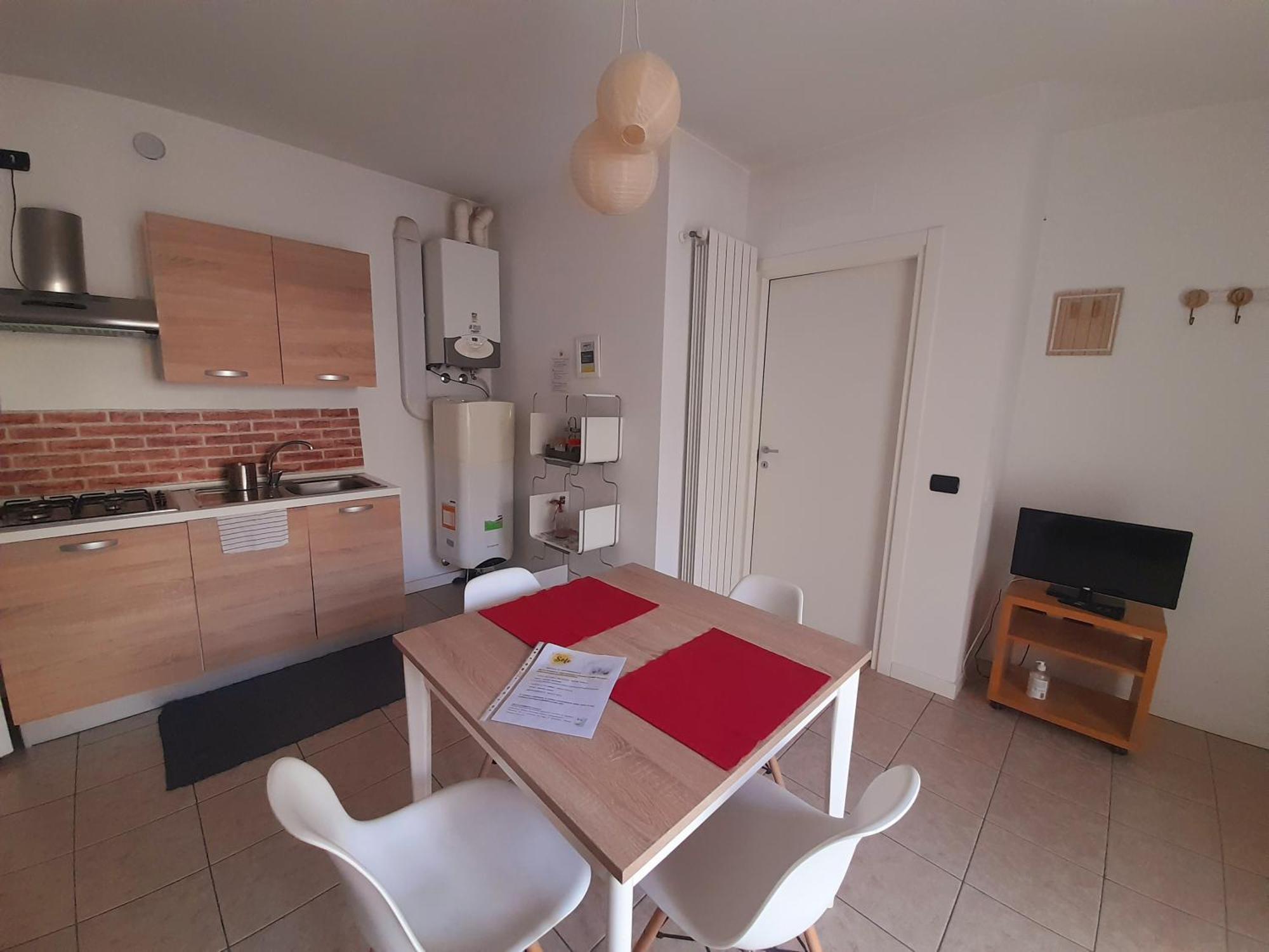 A Casa Di Sole Apartment Арезе Стая снимка