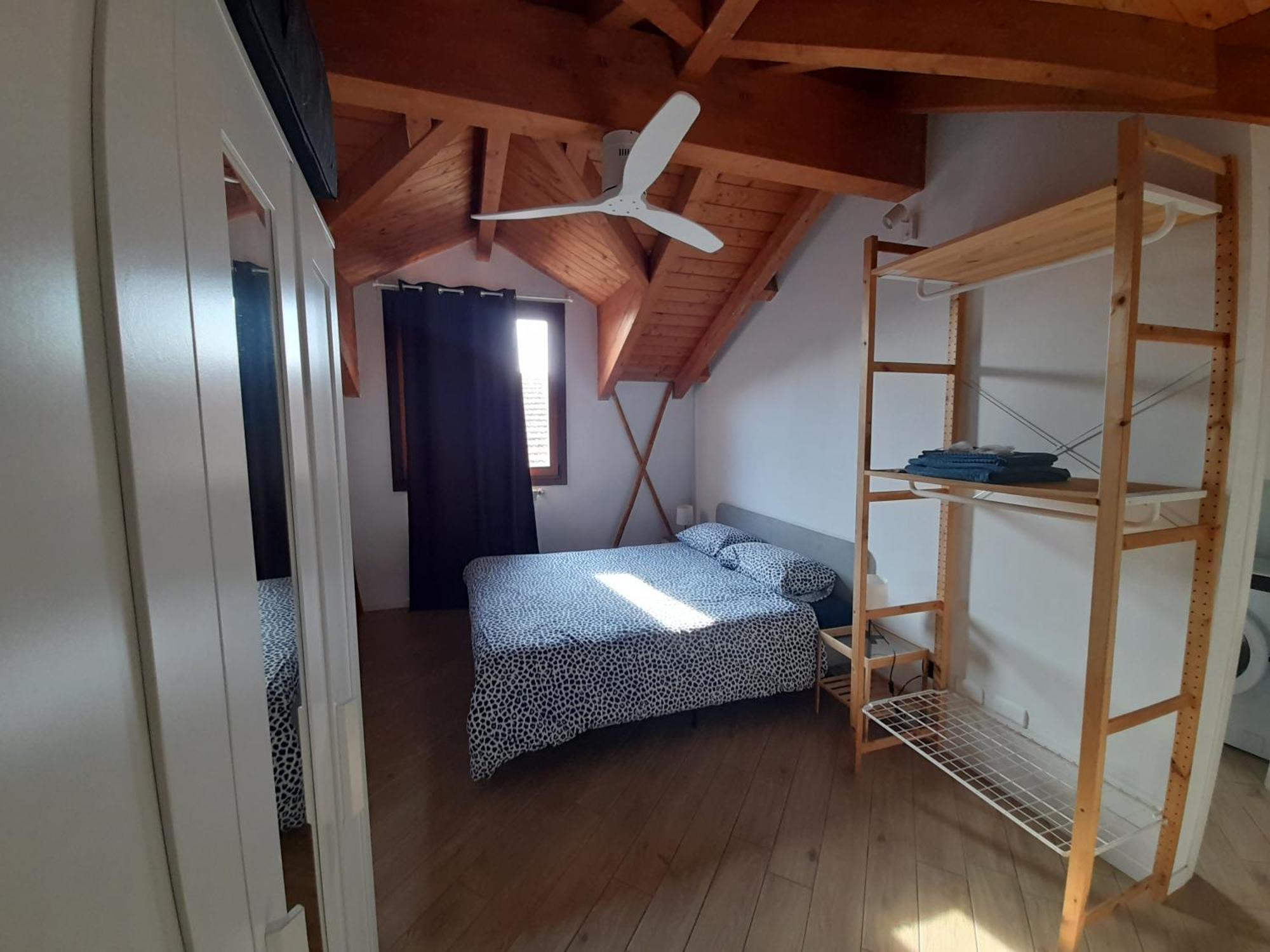 A Casa Di Sole Apartment Арезе Стая снимка