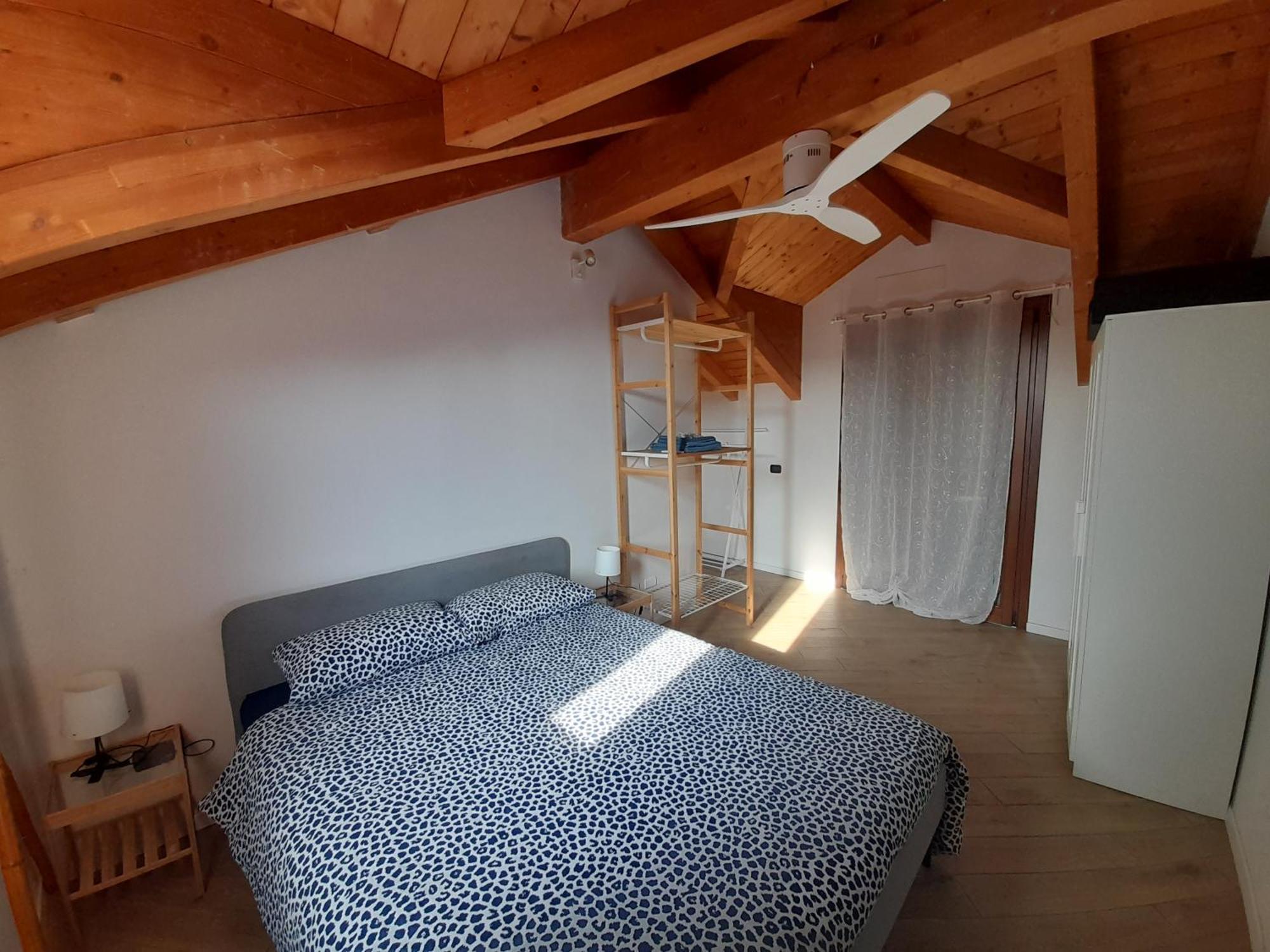 A Casa Di Sole Apartment Арезе Стая снимка